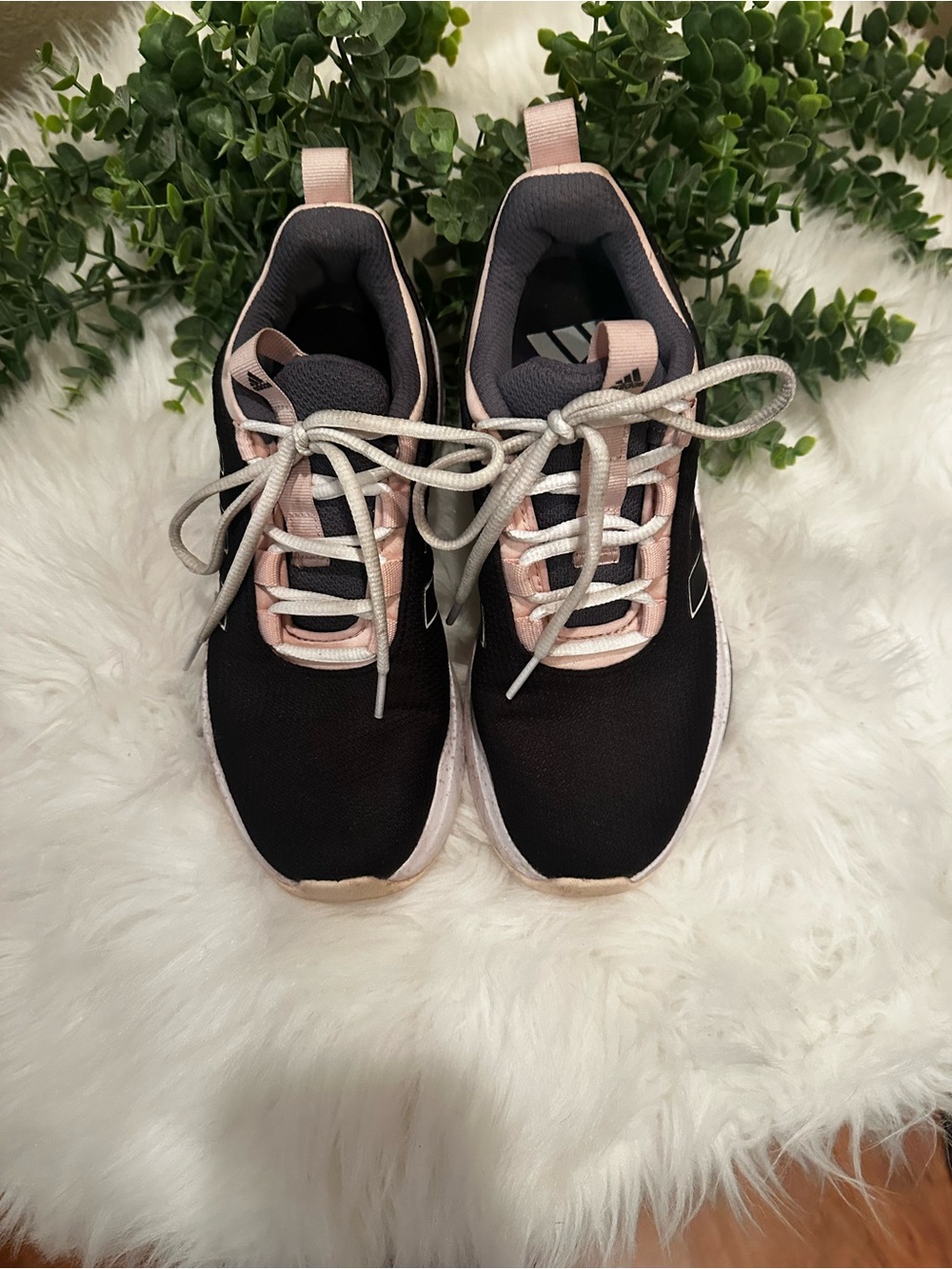 Cute Adidas sneakers in a black and soft blush pink color combo 🖤🌸 Size: 6 - Picture 5 of 8